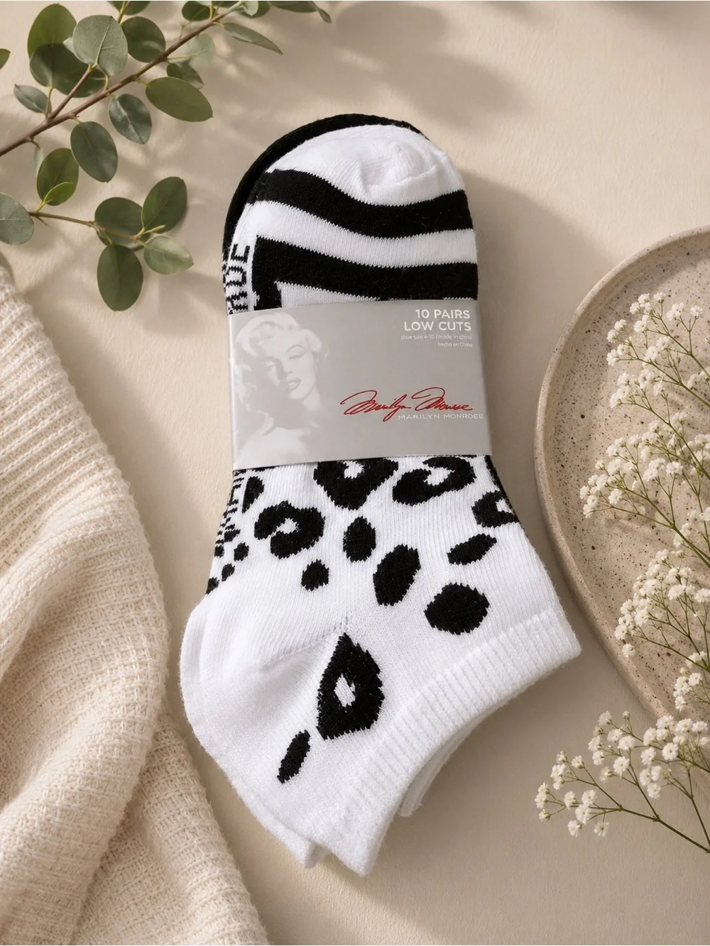 Marilyn Monroe 10 pair, low cut socks, black, and white